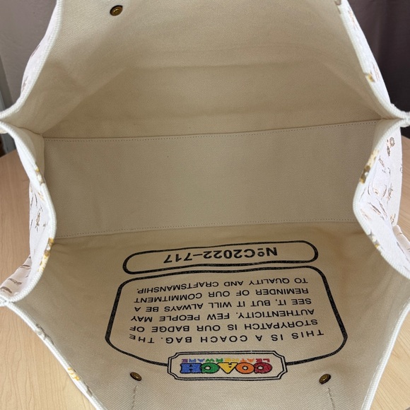 💥COACH - Tote With Rainbow Coach Badge - 110U482 - Picture 15 of 17